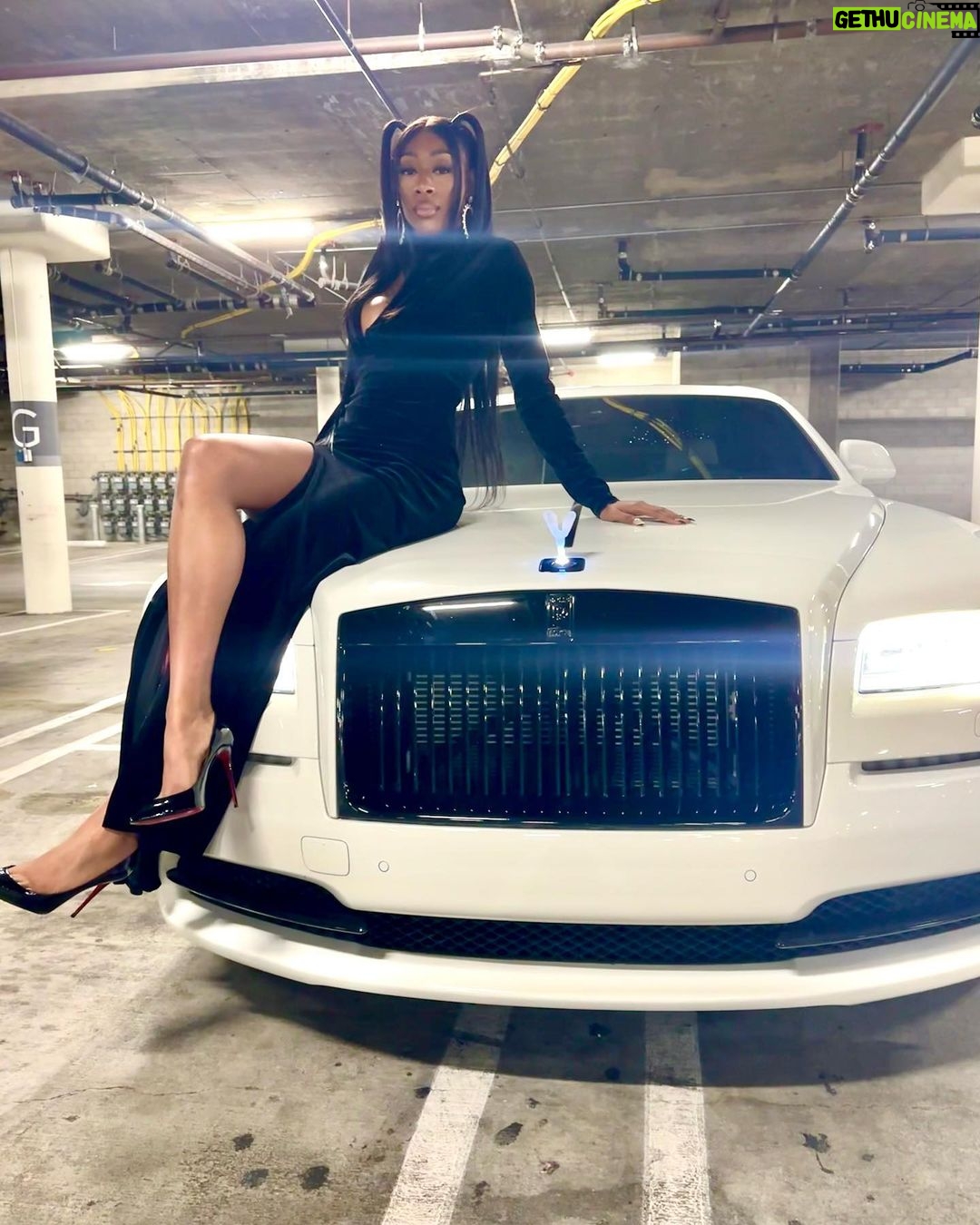 Lala Milan Instagram - Dump.. Him —— MUA: ME HEAUX Custom Dress: @deliseana_fashiondesigner Hair: @realdime_ Unit: @thevirginhairfantasy (Use code: LALA20 for 20% off)