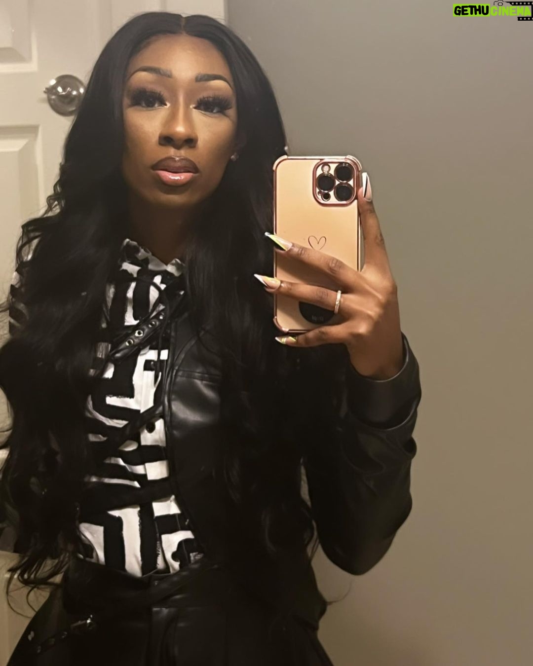 Lala Milan Instagram - Enjoy me while you have me baby😘 —— MUA: ME HEAUX Install: ME HEAUX Hair: @thevirginhairfantasy Use my code: LALA20 Fresh 😽: @vagitaminz Charlotte, North Carolina