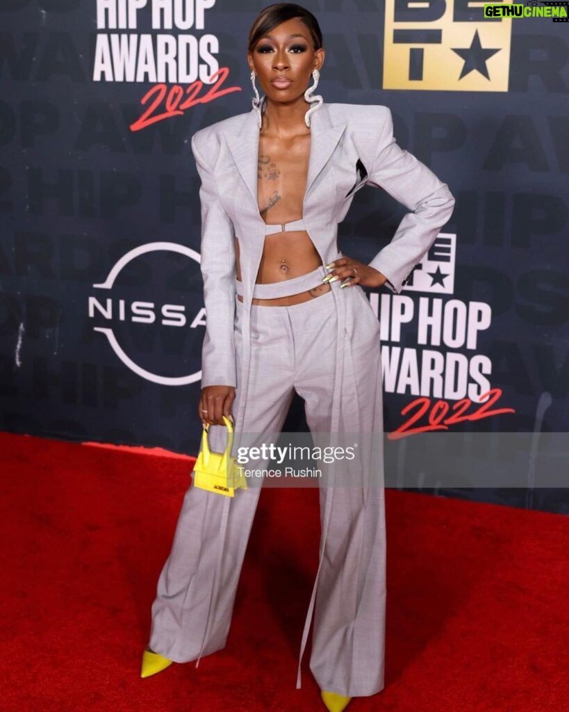 Lala Milan Instagram - So this dude asked me for my number on the carpet & I gave it to him.. When he called, it said “My Soulmate”.. I blocked him, not today Satan 🙏🏾 BET Hip hop Awards