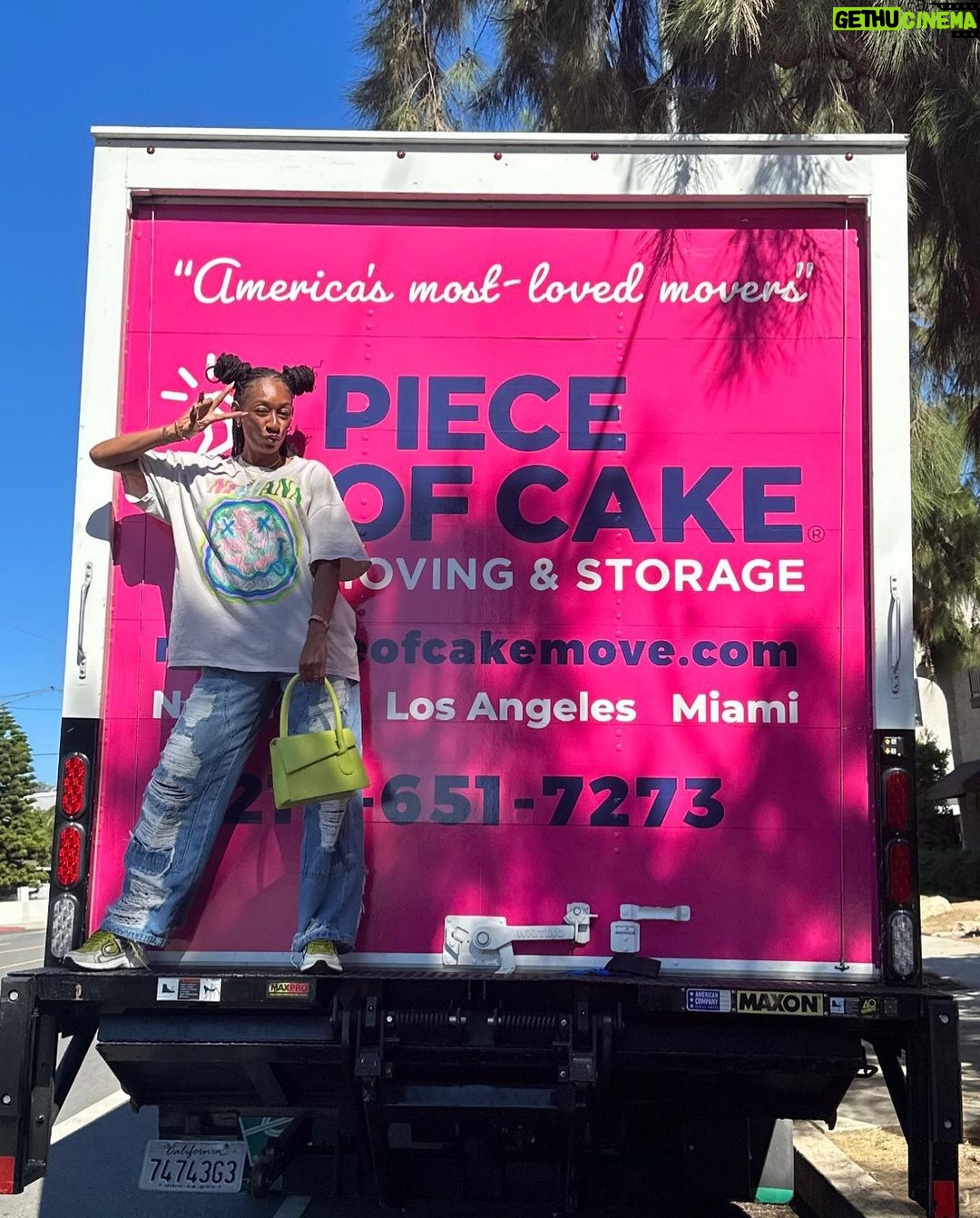 Lala Milan Instagram - Soooo I just did a thing.. I MOVED!! And I learned a few things: -I was too comfortable in my lil apartmentđ©đ© -Iâm a low key hoarder -Because of @pieceofcakemoving I will never pack nor unload my own stuff again! -I needed a FRESH START.. Now I need yâall help!! Who got the cutest AFFORDABLE home decor?? TAG EM bc Itâs time to go SHOPPINGGGGđâš Thanks again @pieceofcakemoving fr frâ I couldnât have done this move that easy without yâall đ° Sherman Oaks