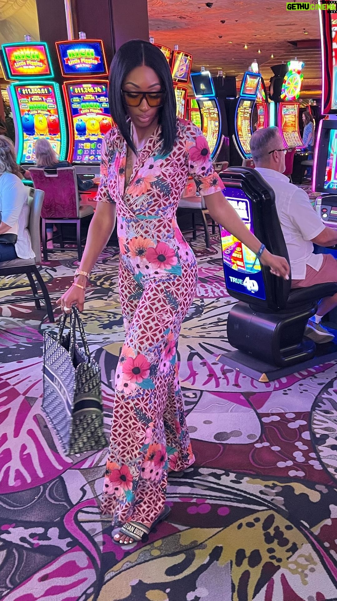 Lala Milan Instagram - Believe it or not.. this is a business trip, but I always find pleasure my work😁 Las Vegas, Nevada