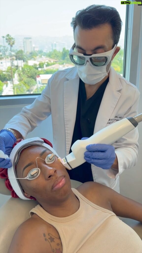 Lala Milan Instagram - Soooo my skin is way better than it once was but now I want PERFECTION😁 This #Aviclear machine is going to shrink my pores to minimize future breakouts👀 This is the first session, imma let y’all see the whole process so we can watch my results together! See y’all next month😁 Doctor: @faceexpertmd SKIN CARE
