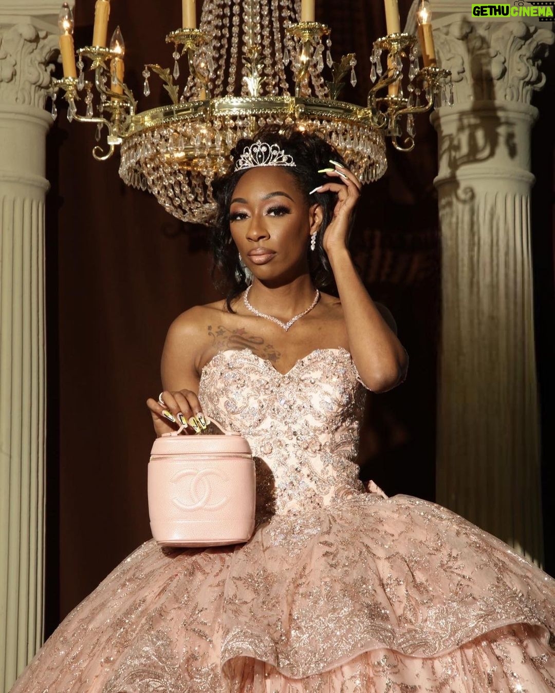 Lala Milan Instagram - And sheβs living π»πΆπ
π
πΎππ πΈπππ ππ»πππβ¨ ββ π Marsaiβs Fairy Land Los Angeles, California