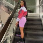 Lala Milan Instagram - It’s all there💜 —- @fitgirlbod Outside