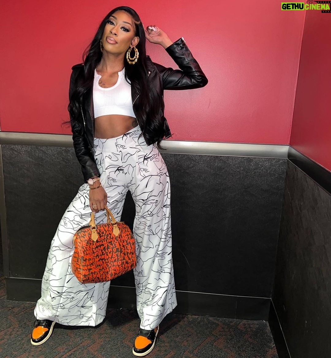 Lala Milan Instagram - Yeah, that’s her. — MUA: ME HEAUX Install: ME HEAUX On Your Mind