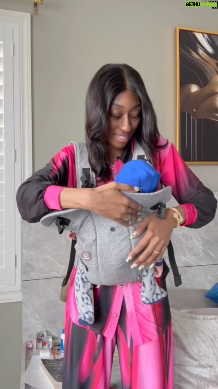 Lala Milan - 184.5K Likes - Yasss Women’s History Month is here, so I think it’s the perfect time for me to show yall how me & baby boy get ready as we head out for some fresh air! 👶🏽💙🍼
——
PS— Baby Boy is officially 6 weeks😩
