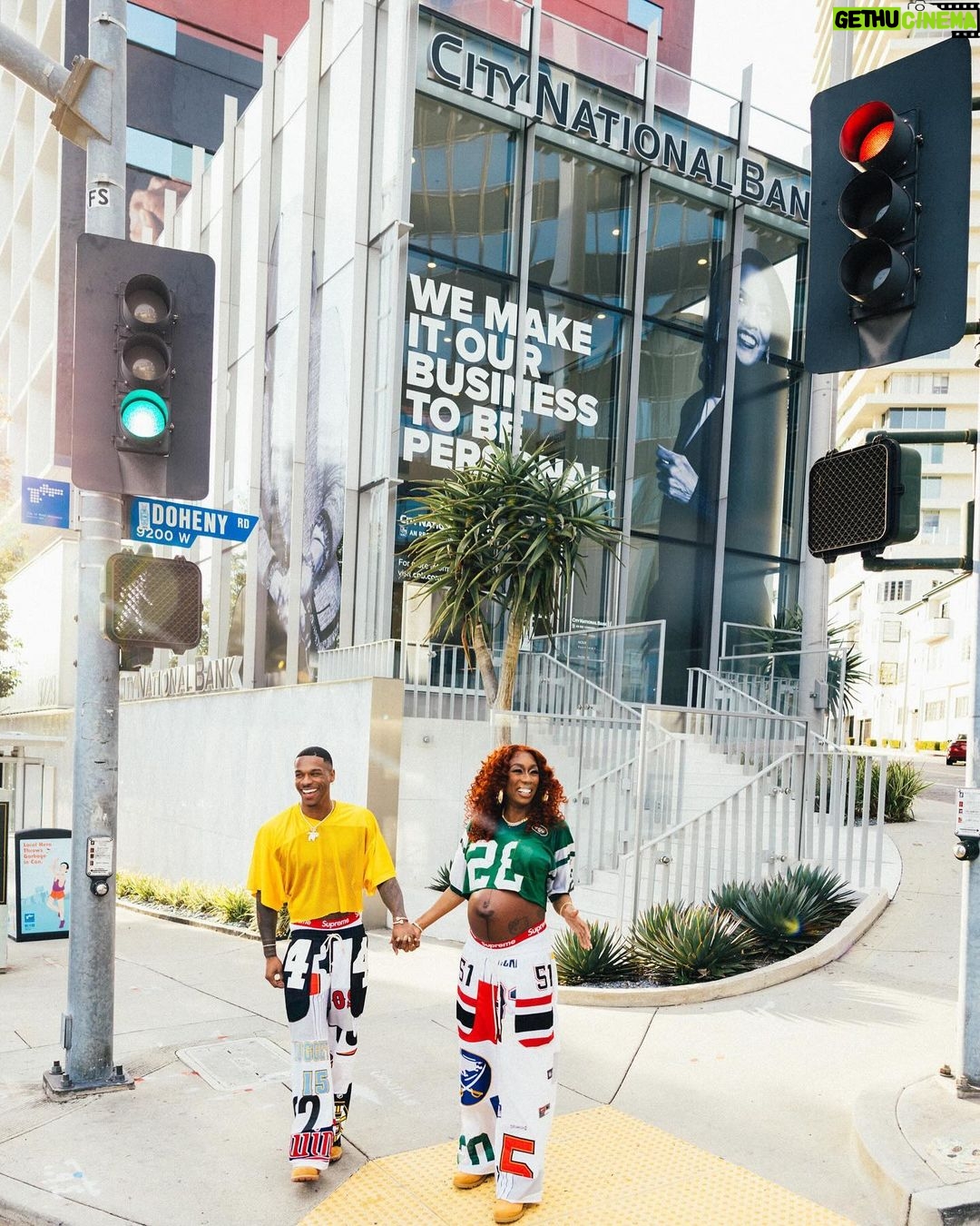 Lala Milan - 331.4K Likes - Mom & Dad 🫶🏾
Creative Director/Stylist: @iamtylerp_
Photographer: @vashchenko_photo
Hair Stylist: @realdime_
MUA: @marquiswardbeauty