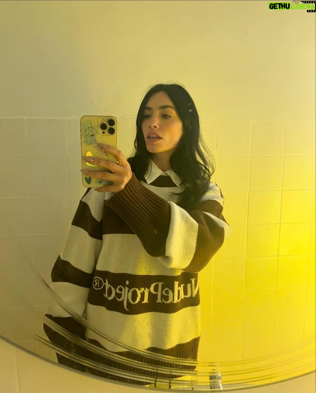 Lali Espósito Instagram - š¤Avion Lectura y Beboteo š¤Llegada a Madrid š¤El Dillom filmĆ”ndome cómo una TĆa orgullosa š¤Autoretrato en el Ʊoba de un espacio cultural š¤El Laucha tirando facha š¤Flasheando š¤Limpiando las energĆas del mal š¤El gatito mĆ”s lindo del mundo š¤Antes de cantar con la Naiki š¤Una tortilla que estaba increĆble Besos! Lxs Quieroš«¶