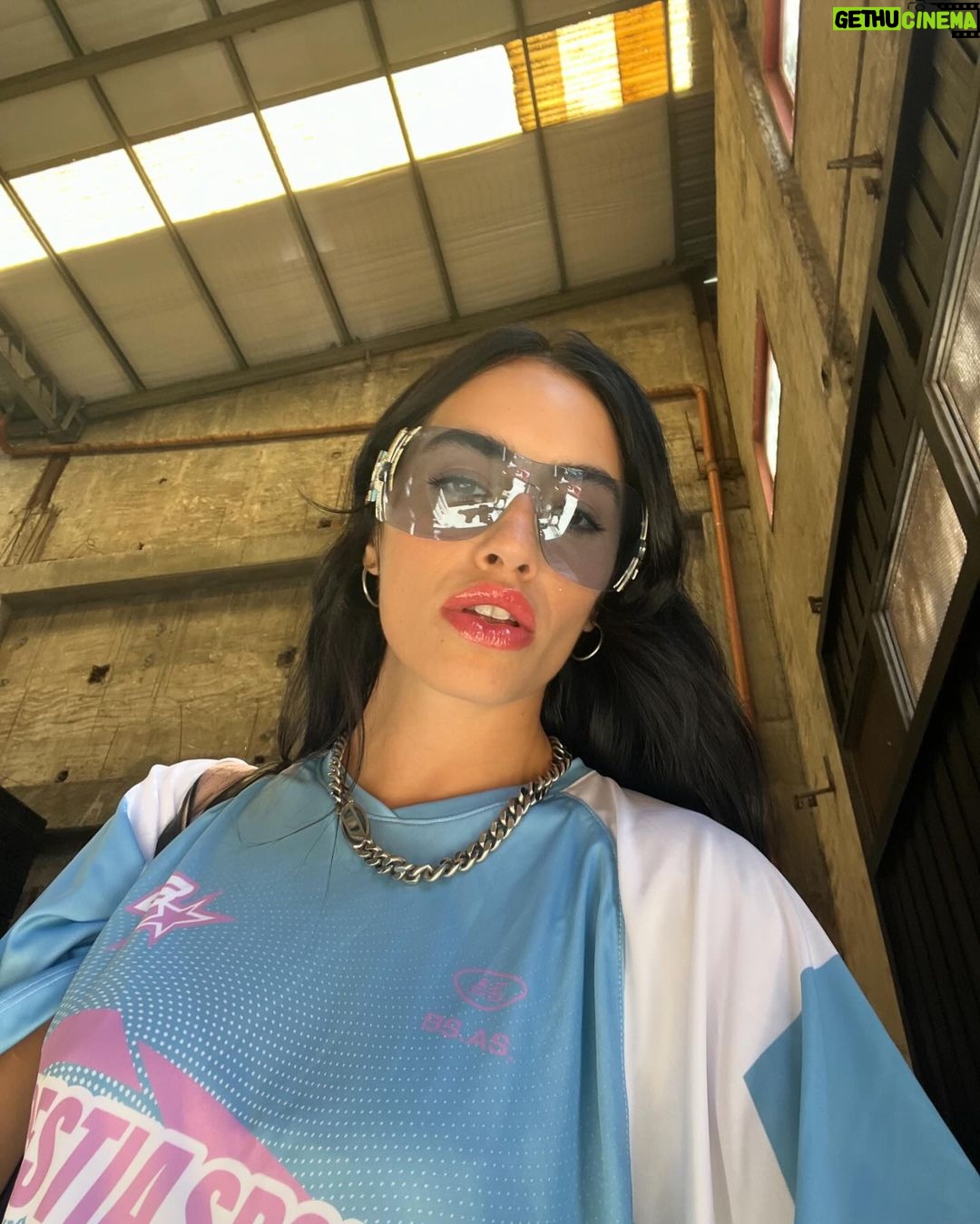 Lali Espósito Instagram - š¤Avion Lectura y Beboteo š¤Llegada a Madrid š¤El Dillom filmĆ”ndome cómo una TĆa orgullosa š¤Autoretrato en el Ʊoba de un espacio cultural š¤El Laucha tirando facha š¤Flasheando š¤Limpiando las energĆas del mal š¤El gatito mĆ”s lindo del mundo š¤Antes de cantar con la Naiki š¤Una tortilla que estaba increĆble Besos! Lxs Quieroš«¶