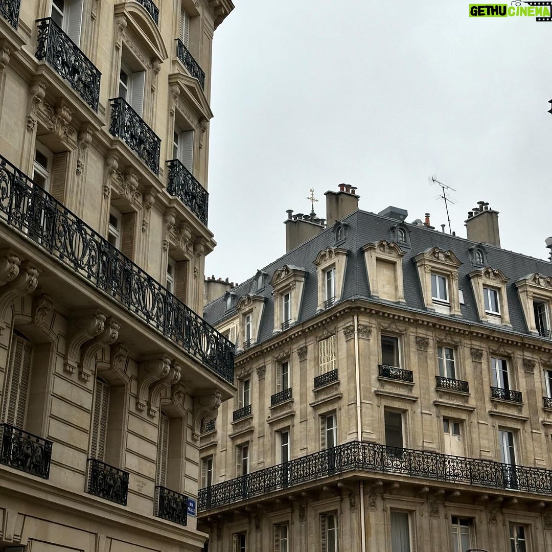 Laufey Instagram - laufey in paris !!! Paris, France