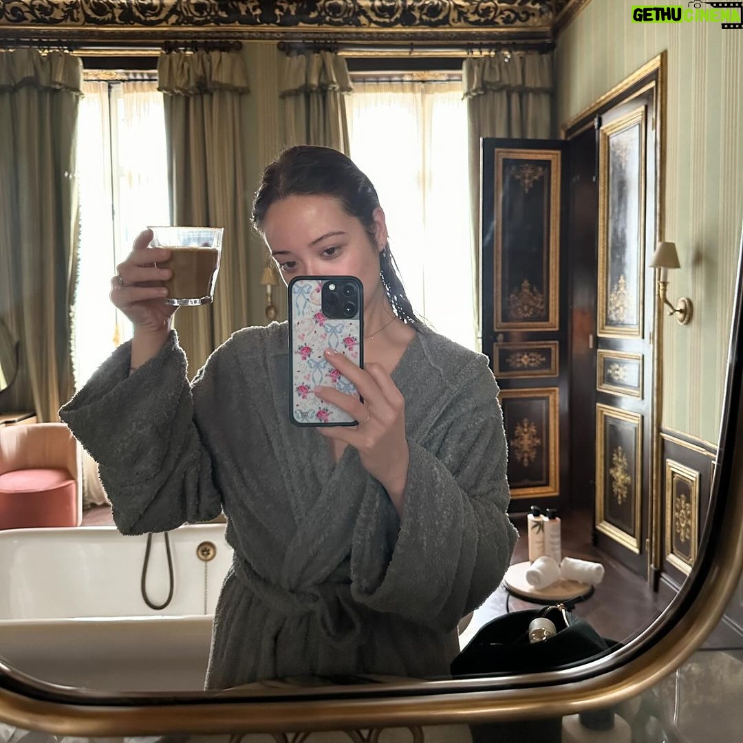 Laufey Instagram - laufey in paris !!! Paris, France