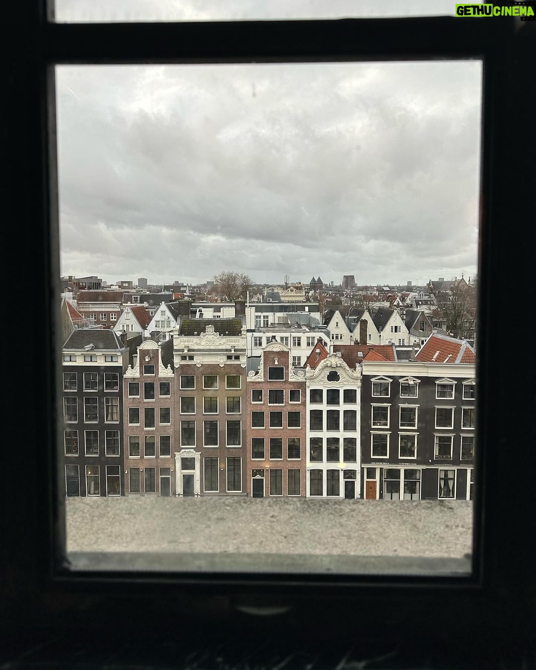 Laufey Instagram - very happy to be in paris (and amsterdam and berlin) !!! 💛 Paris, France