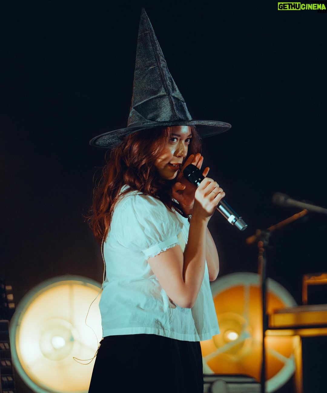 Laufey Instagram - Extra bewitching show in Boston 🪄🖤 Boston, Massachusetts