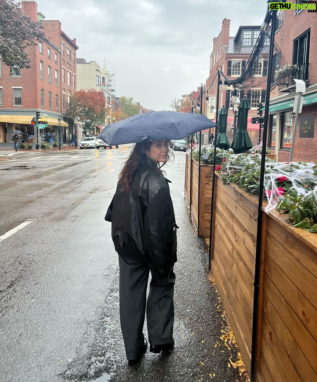 Laufey Instagram - Extra bewitching show in Boston 🪄🖤 Boston, Massachusetts