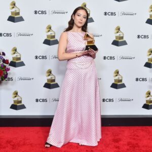 Laufey Instagram - oh my goodness i won a grammy!! 🤍