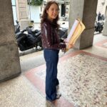 Laufey Instagram - plotting something at the opera…..🩰 sono molto eccitata di suonare finalmente in Italia! Milano, Italia