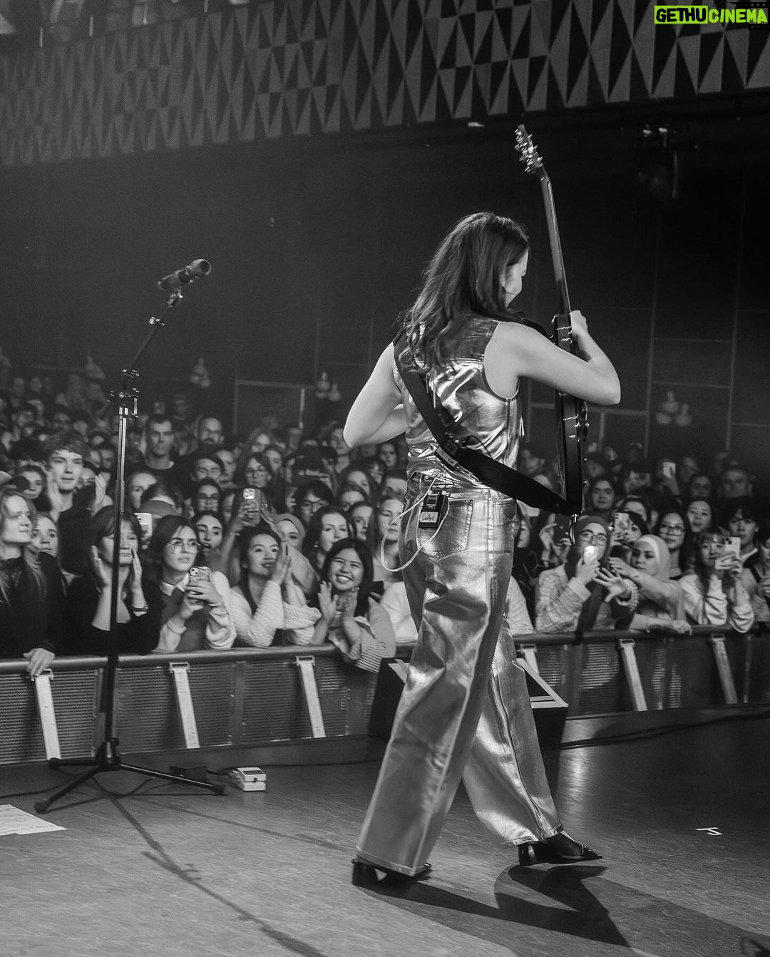 Laufey Instagram - Copenhagen was truly electric!! ⚡️🇩🇰 jeg elsker dig!! see you in berlin tonight :) Copenhagen, Denmark