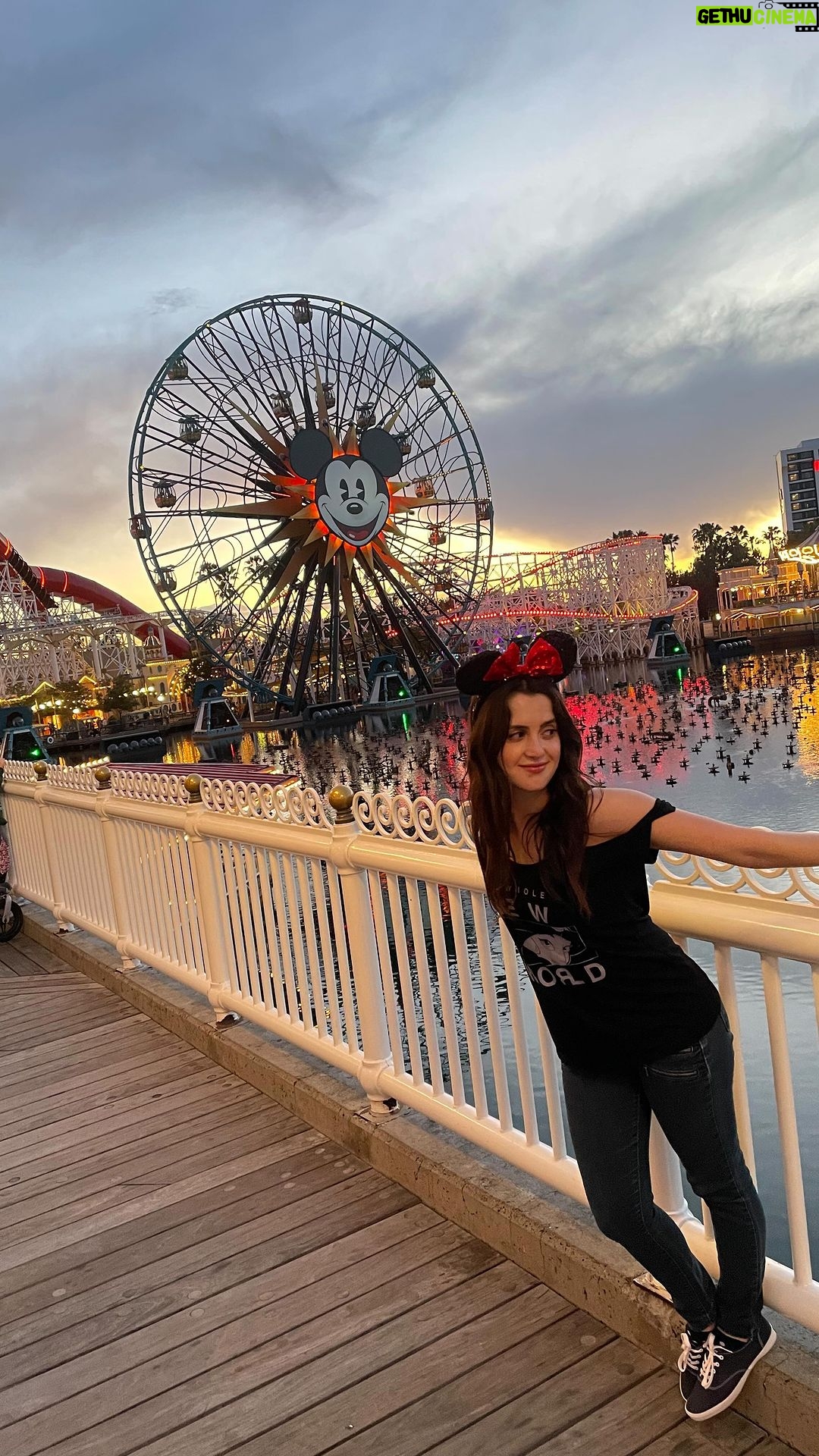 Laura Marano Instagram - Thank you @disneyland and @disneyparks for an absolutely magical day, and thank you @ellenmarano for being born today!!! You are the best mom, and Vanessa and I love you so much β€οΈπ no thanks given to the sound in this video, which is shockingly bad ππ