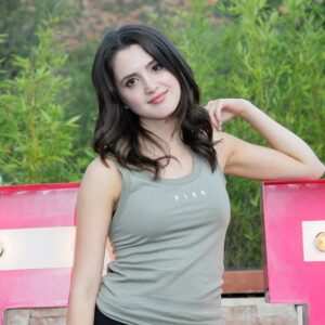 Laura Marano Instagram - Having a hard time coming back to reality after an incredible weekend in Sedona with @VSPINK!  It felt so great to take some time to unplug 😊😊...but I missed you guys too!! And I may or may not have some photos I wanna show you 😏😩💖 #PINKGRLPWR #AD