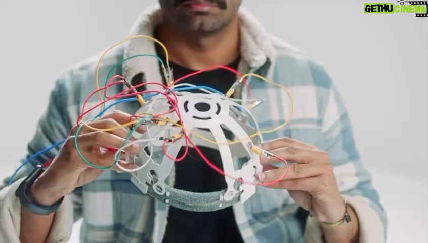 Layali Dehrab Instagram - من عمر الدنيا إحنا چذي 😎🤞🏽 الإعلان الرسمي لمسرحية 🕷️ العناكب 🕷️ عيد الفطر ٢٠٢٣ على مسرح نادي خيطان الرياضي Director : @Soudalnajdi X 1st AD : @7amani_hussain Producer PH : @ali_alh22di Production manager : @ali.alssad_q8 DOP: @bjbohindi Focus Puller : @sa3adn Makeup artist: @mosh.artist1 Equipment : @aalseh_85 Gaffer : @fesalalnoori Art director : @shaikha.albusaili Post Producer & Editor: @adhamohamed DIT: @kamallsiam Colorist: @gendyo VFX: @ahmed__elshiekh