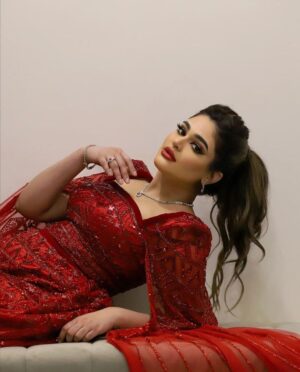 Layali Dehrab Instagram - عزيز النفس ماهو انسان متكبر بس يقدر قيمه نفسه 👌

ثاني سنه على التوالي مع افخم دار ازياء بالشرق الاوسط 
@labourjoisie @nadimski 
.
Special thanks for the most iconic fashion house 
For the lovely roses dress @labourjoisie & and thanks for the creative designer @nadimski 
.
Dress @labourjoisie @nadimski 
Photographer @mq_photoshoot 
Stylist @dr.desho