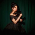 Layali Dehrab Instagram - عندما تخرج من دائرة اهتمامي، ثق بأنني لن أراك حتى وإن كنت تقف أمامي." 👑. Under the spotlight 🪄 Dress: @elioaboufayssal Jewelry: @a.h.alfares Makeup: @lynmakeup7 Hair: @ghaidasalon Photography: @leo_graphy90 Styled by: @musaed.d