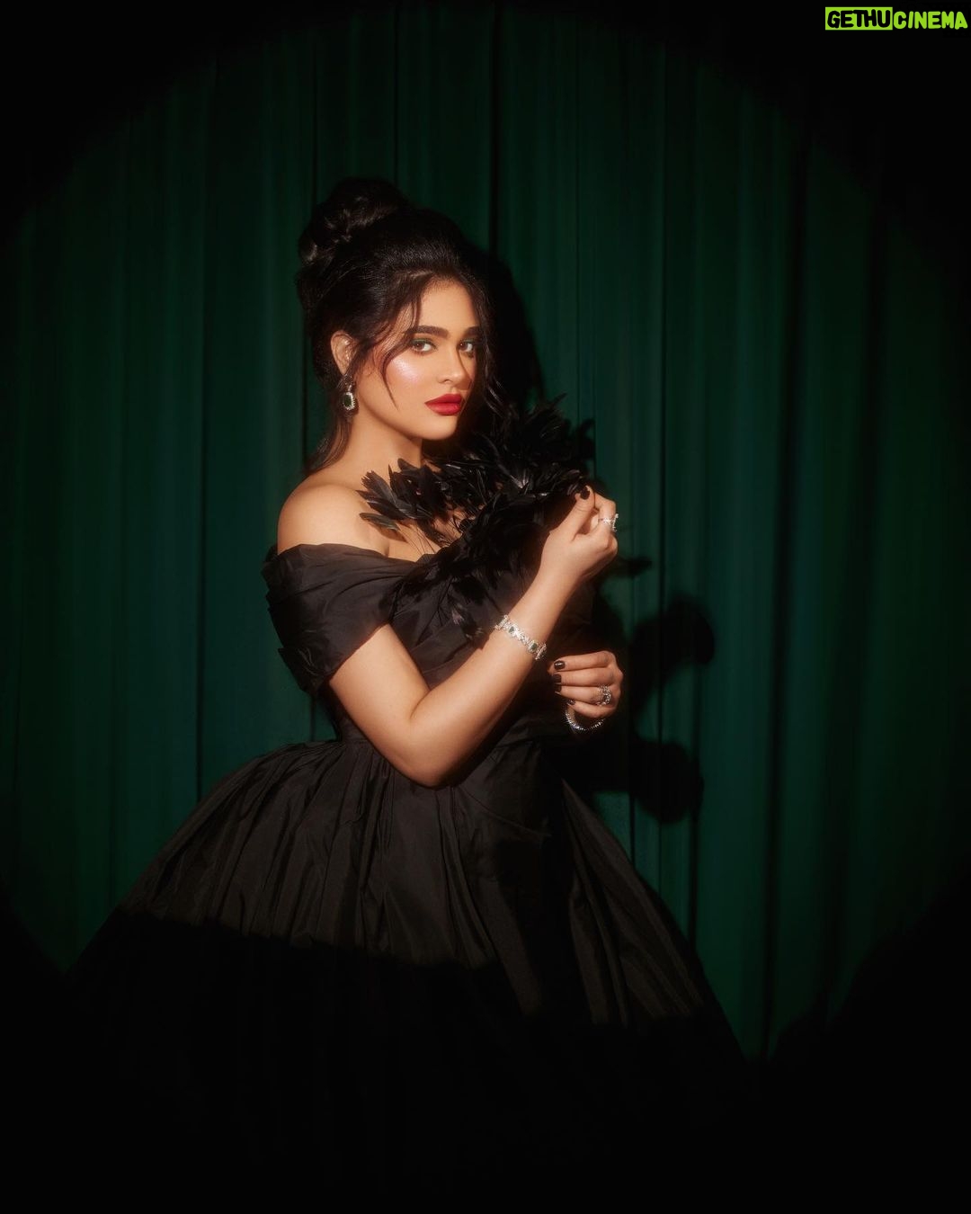 Layali Dehrab Instagram - عندما تخرج من دائرة اهتمامي، ثق بأنني لن أراك حتى وإن كنت تقف أمامي." 👑. Under the spotlight 🪄 Dress: @elioaboufayssal Jewelry: @a.h.alfares Makeup: @lynmakeup7 Hair: @ghaidasalon Photography: @leo_graphy90 Styled by: @musaed.d