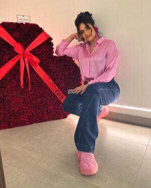 Layali Dehrab Instagram - كل عام وانتو الحب 👑🌹