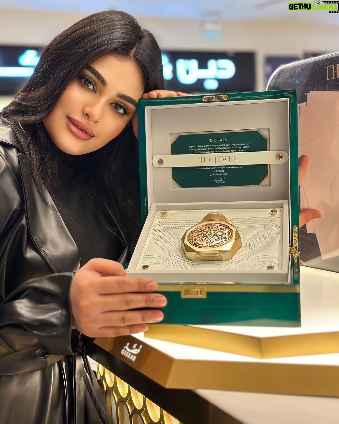 Layali Dehrab Instagram - عطر الفخامه من قصه The jewel نزل بوتيكات اون لاين _محلات قصة: الافينوز • مجمع 360 مول . مجمع العاصمه مول . مجمع الكوت مول . مجمع اوتاد الجهراء مول .