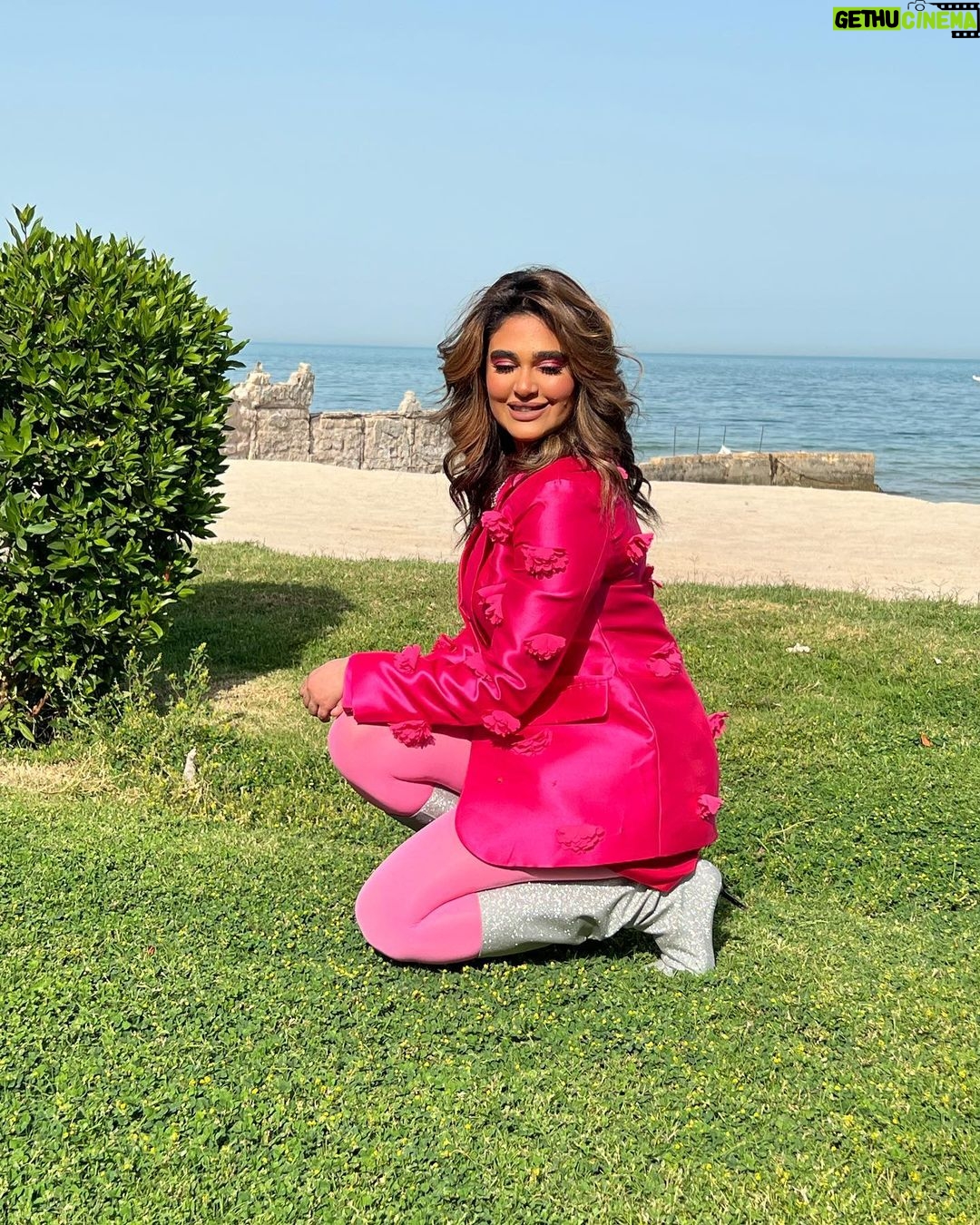 Layali Dehrab Instagram - الحياة لا تُصبح أسهل ، أنت فقط تصبح أقوى .