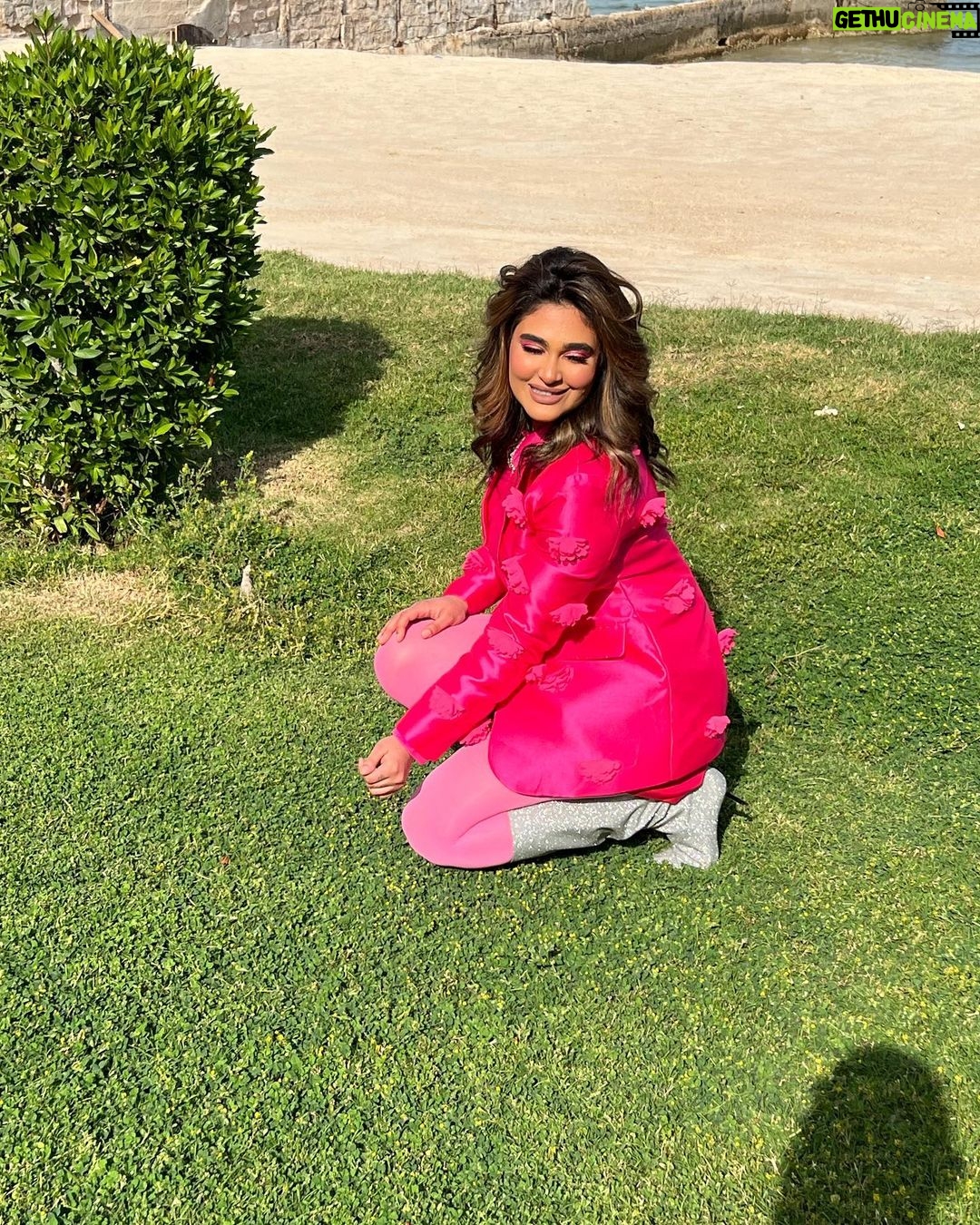 Layali Dehrab Instagram - الحياة لا تُصبح أسهل ، أنت فقط تصبح أقوى .