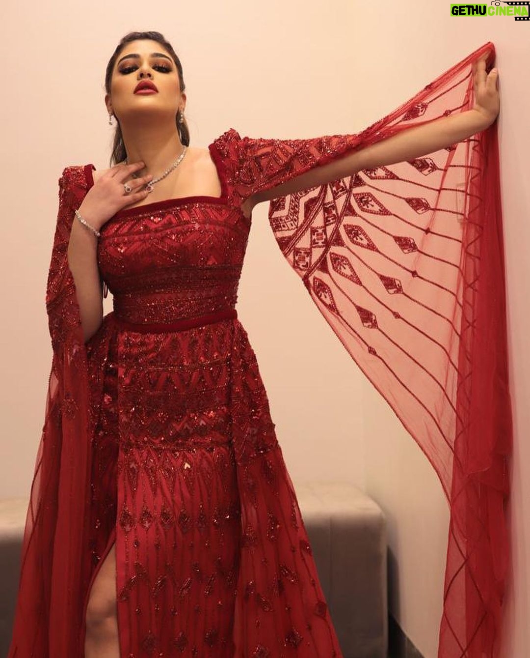 Layali Dehrab - 89.7K Likes - عزيز النفس ماهو انسان متكبر بس يقدر قيمه نفسه 👌
ثاني سنه على التوالي مع افخم دار ازياء بالشرق الاوسط
@labourjoisie @nadimski
.
Special thanks for the most iconic fashion house
For the lovely roses dress @labourjoisie & and thanks for the creative designer @nadimski
.
Dress @labourjoisie @nadimski
Photographer @mq_photoshoot
Stylist @dr.desho