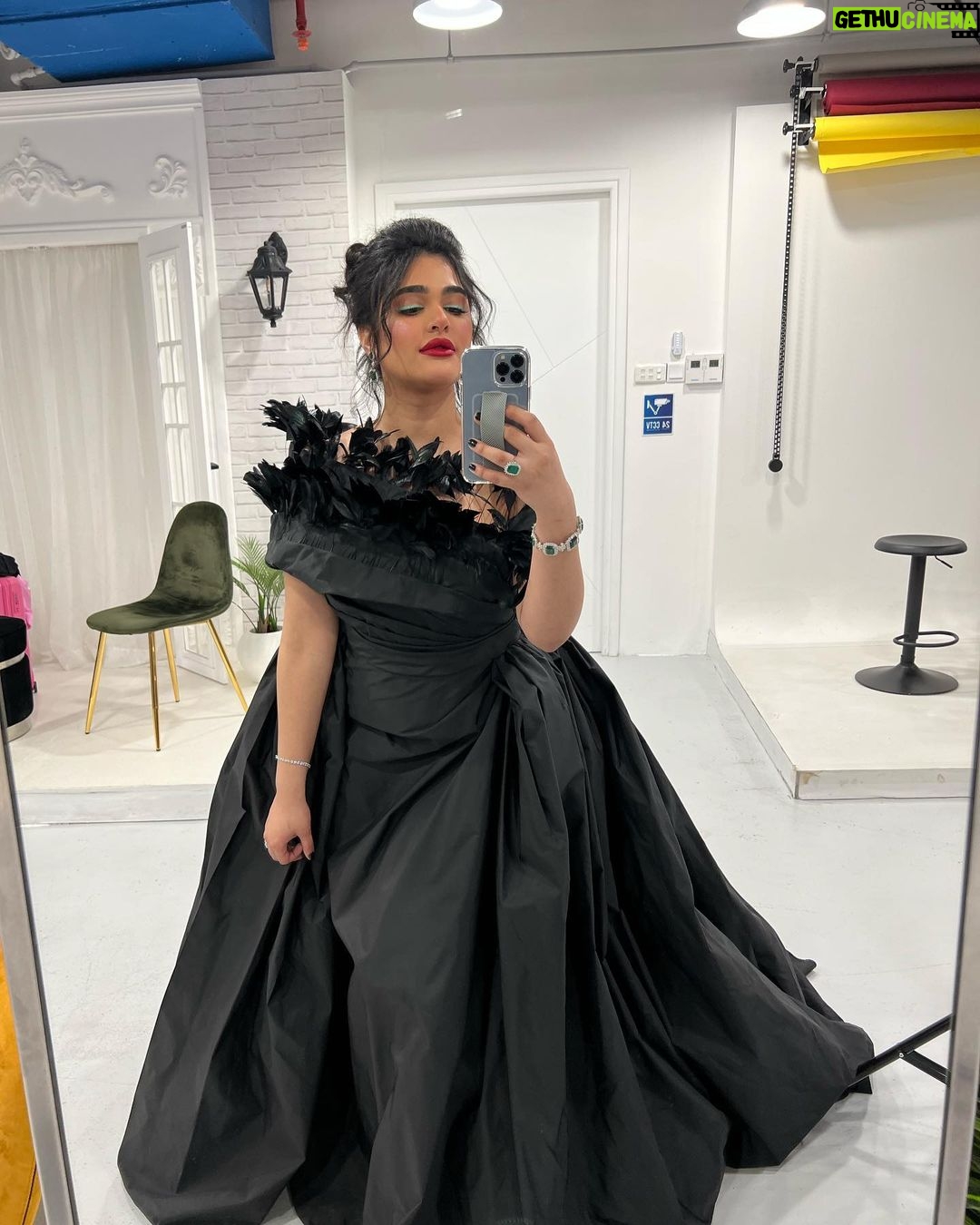 Layali Dehrab Instagram - عندما تخرج من دائرة اهتمامي، ثق بأنني لن أراك حتى وإن كنت تقف أمامي." 👑. Under the spotlight 🪄 Dress: @elioaboufayssal Jewelry: @a.h.alfares Makeup: @lynmakeup7 Hair: @ghaidasalon Photography: @leo_graphy90 Styled by: @musaed.d
