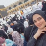 Layali Dehrab Instagram - الحمدالله الذي بلغنا زيارة بيته الحرام وكتب لنا عمره تسر خاطرنا. اللهم وتقبل منا اعمالنا ولا تردنا خائبين يا رب العالمين. احلى شعور بالدنيا 💕🙏🏻