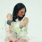 Layali Dehrab Instagram - كليب #طول_عالصوت الحين على اليوتيوب 😍 Outlaw production & Daffrecords @kingdaff11 @outlaw_productions Presents ‎طول على الصوت — Directed: Daffy Artist: Ahmad Alf Composure and lyrics : Daffy Mixmaster: Humaid Al Awadi Sound designed and effect: Dj Peter Stared Layalii Dehrab @layalidehrab Alzain Bo Rashed @alzainborashed ‎‏:Executive director ‎‏@shaikha.albusail ‎:‏Art director ‎‏@shaikha.albusaili DOP: @Invisionmedia Camera department: @invisionmedia Lights : @bigfilms.kw Edit : Retha mohammad & Daffy Colorist : Wadha alharban Wardrobe design by: Ahmad Alf Executed by: El3ment - (@lopensaison) 1st AC @aniaz_mohd General supervisor: Yasmen Second assistant director : Bader Alf 3D - Visualizer : @elieunoia Poster : Soud Al Najdi dance choreography: Melny ‎‏ :Dancers ‎‏@mel_pereira26 ‎‏@gautam_monangi ‎‏@jayson_mine06 ‎‏@fatherjazzy @sherlyn_fresh @noelhsantor ‎‏@stuffy_tuffy ‎‏@marliynjp Sponsored by Freez mine Elit Mezza Chtoura pajama Burger