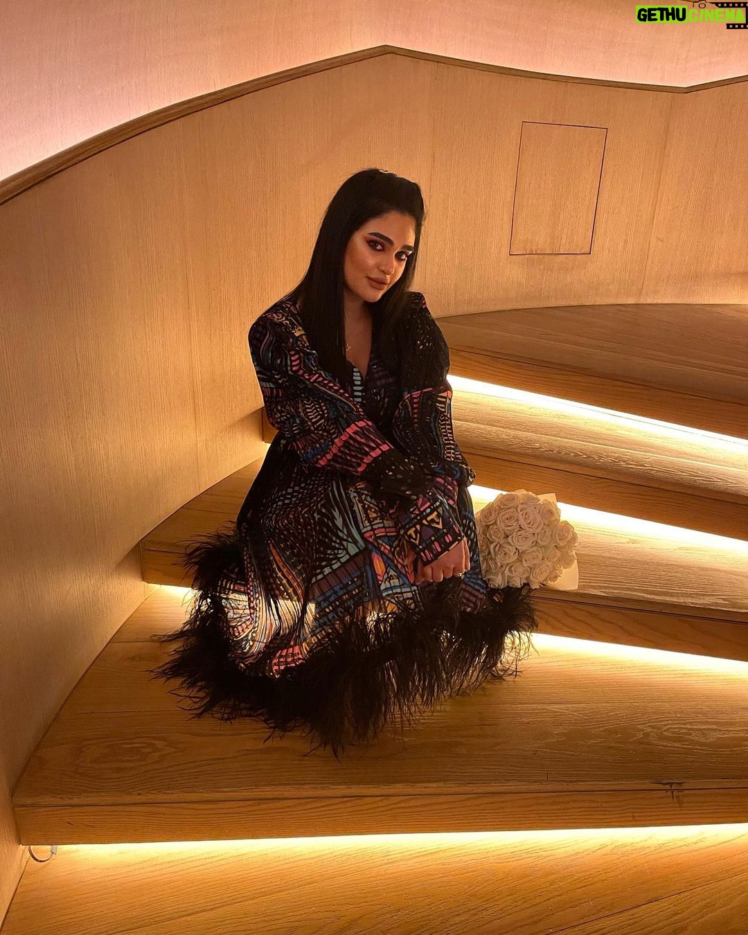 Layali Dehrab Instagram - انا وقلبي اذا نعشق شموخ ونعشق القمة …🌔👑 Four Seasons Hotel Kuwait at Burj Alshaya
