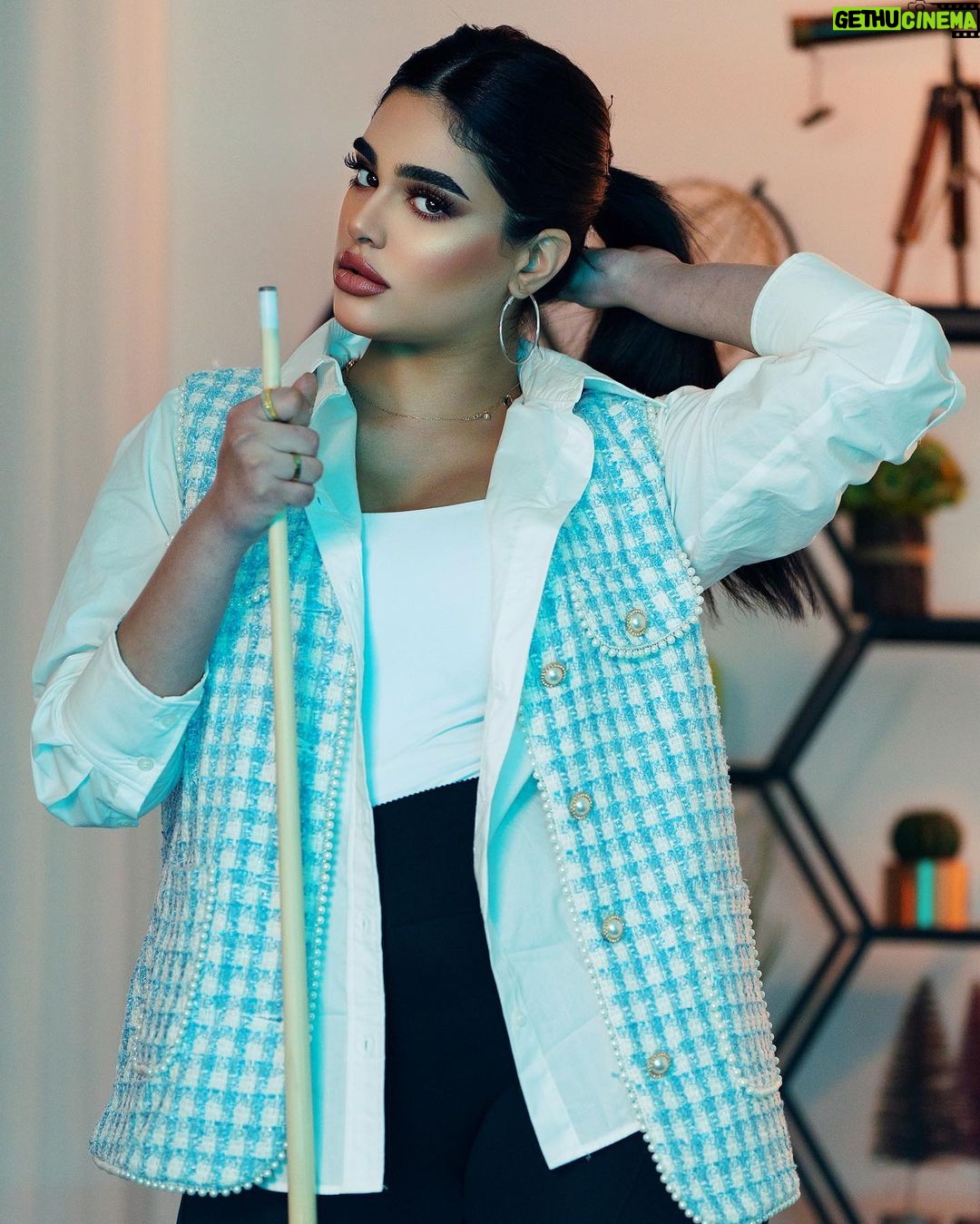 Layali Dehrab Instagram - شي ان !!! اجمل شي بكل موسم 😍 معودتكم بكل موسم من شي ان اوريكم اختياراتي و هذي اختياراتي حق موسم الشتا 😍 و فوق هذا مدلعتكم بكود خصم ٢٠٪ على كل شي بالموقع Lyd15 كود @sheinofficial @shein_ar تصوير المبدع : @nawafalsharaf