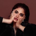 Layali Dehrab Instagram - لا تستهن أبداً بالقوة التي تمتلكها والتي من شأنها أخذت حياتك في اتجاه جديد 🙏🏻👑 سنة جديدة وبدايات جديدة يا رب 💕 ‏Stylist: @musaed.d ‏Jewelry: @yepremjewellerykw ‏Photography: @ruqayahshamo ‏Makeup: @ghaidasalon @lynmakeup7 ‏Hair: @mosh.artist1 ‏Art Direction: @useph57 ‏Agency: @arête.kw