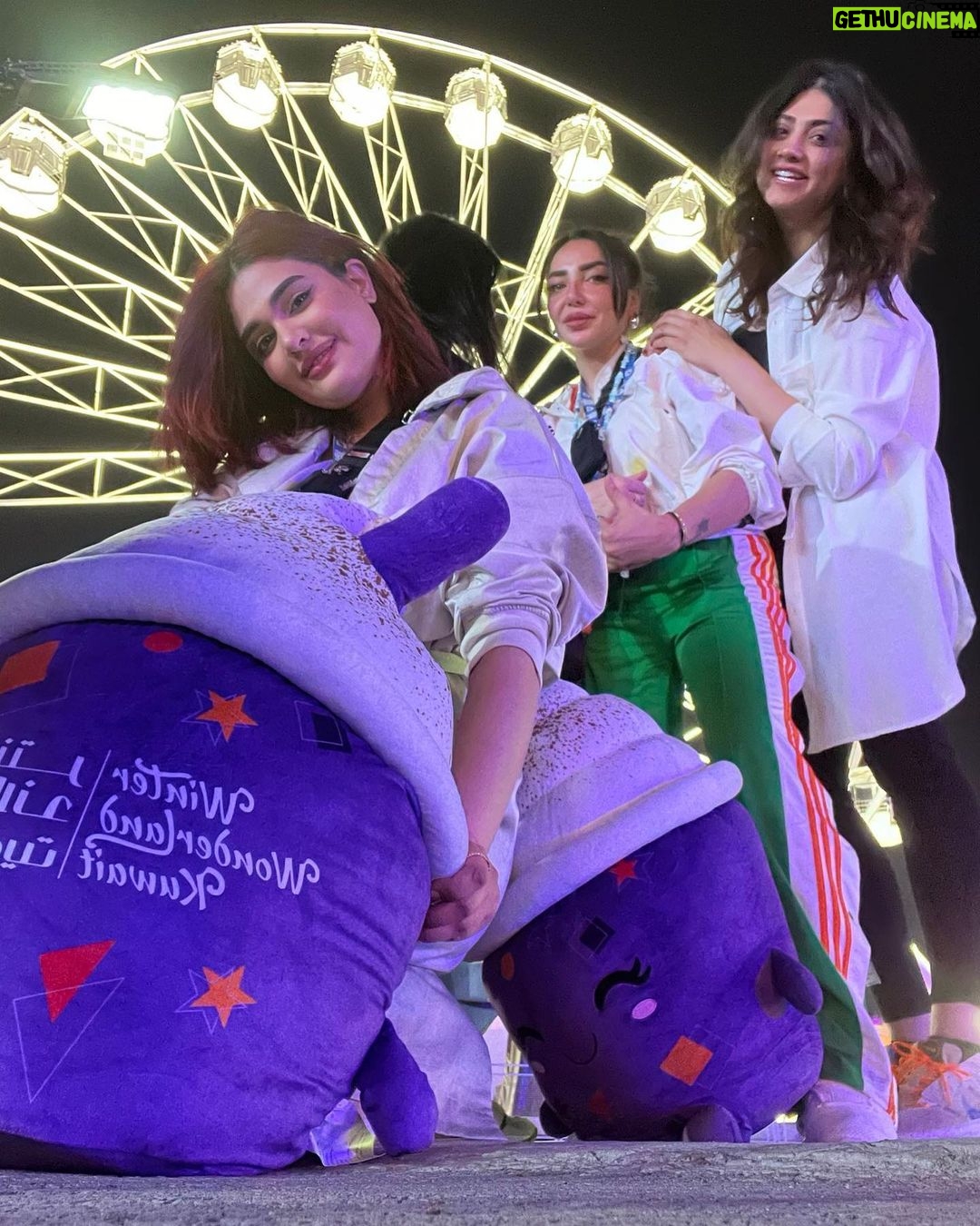 Layali Dehrab Instagram - كان يوم جميل على اكشن 🤣🤣💋💋👑 مادري منو يمسك الثاني 🤣🤣🤣 #Winterland kuwait