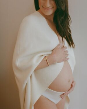 Lea Michele Instagram - Mommy, Daddy and Ever are overjoyed. 💛