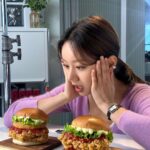 Lee Hye-ri Instagram - 어떻게 그렇게 잘먹냐고 물어보시는데…… 맛있으니까요 ㅠㅠㅠㅠㅠㅠ❤️ KFC 신메뉴 미쳤습니다 꼭 드세여 꼭 꼭!! 🍔🍟