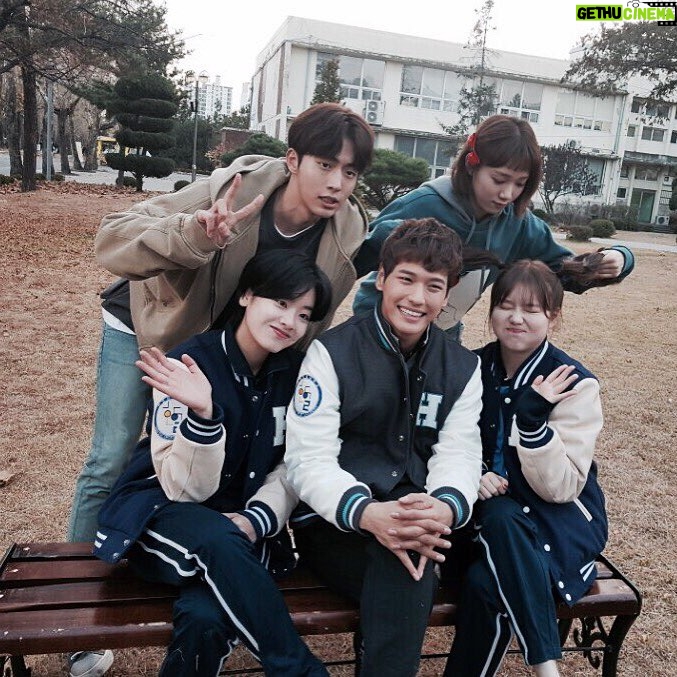 Lee Joo-young Instagram - #역도요정김복주 돌아오는 수목 3,4화 방영됩니다! 앙영✋🏻