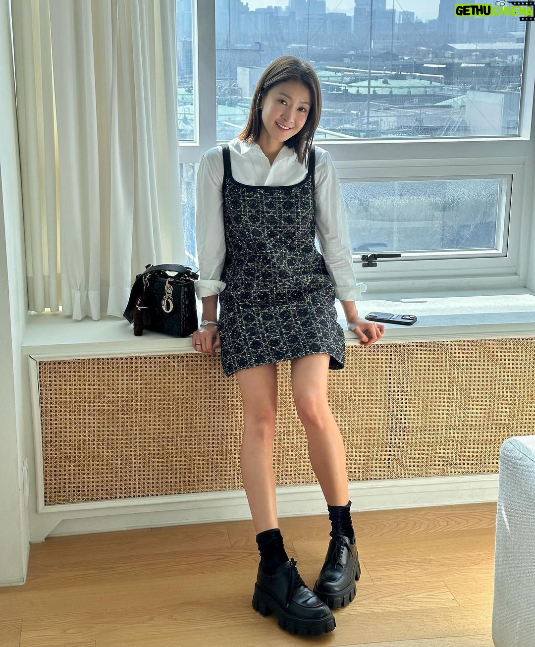 Lee Si-young Instagram - 날이 따뜻해진 줄 알았지 난🤧 밖에 나갔다가 깜짝 놀랐네🥶🥶🥶