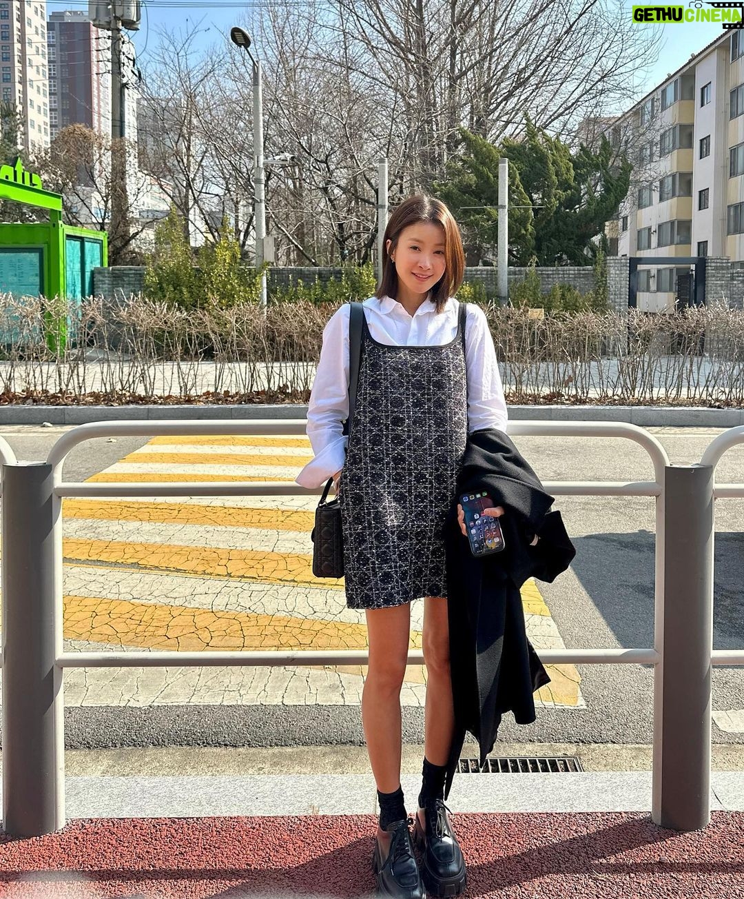 Lee Si-young Instagram - 날이 따뜻해진 줄 알았지 난🤧 밖에 나갔다가 깜짝 놀랐네🥶🥶🥶
