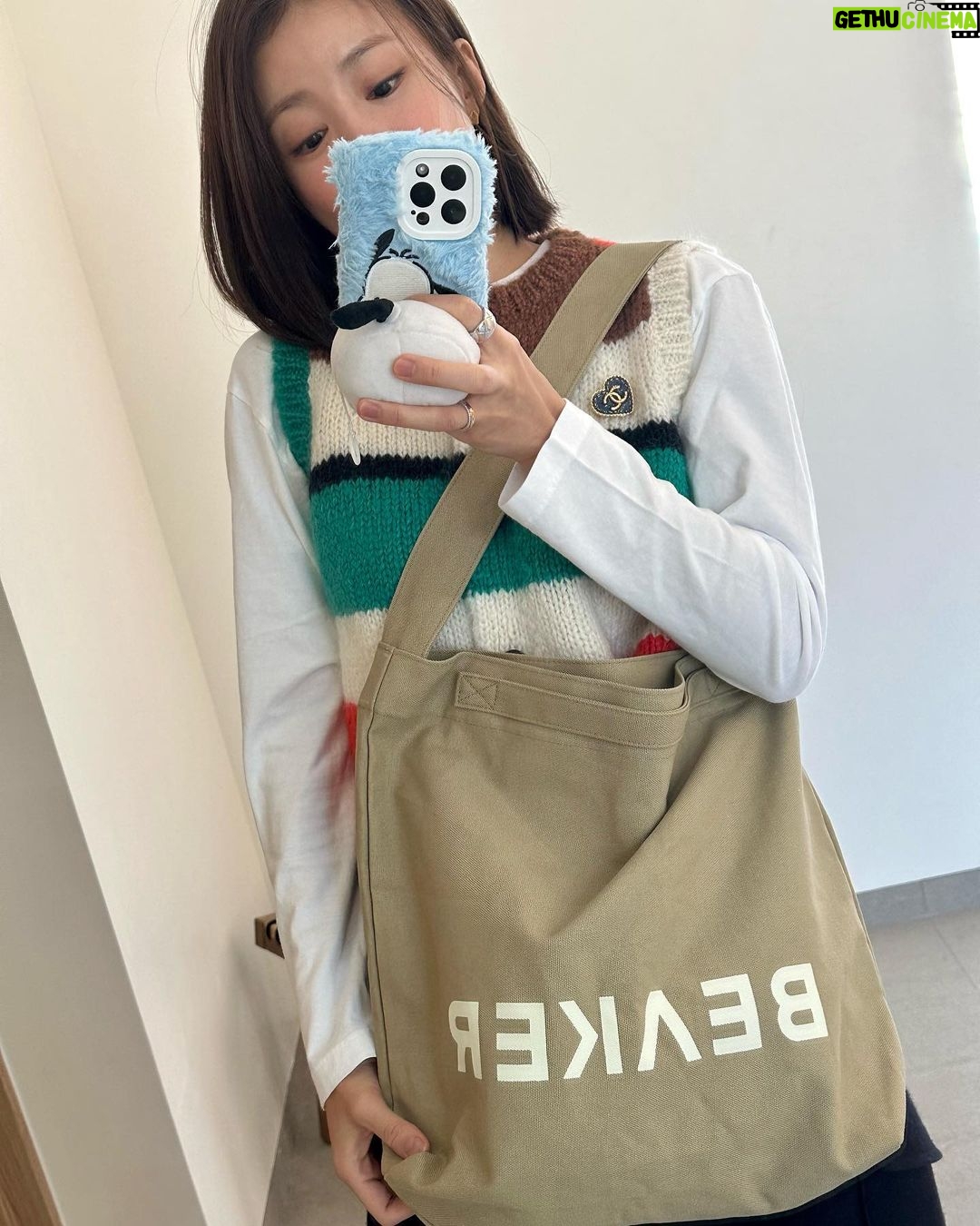 Lee Si-young Instagram - 🫶🏻 요즘 내단짝 에코백♥️♥️♥️