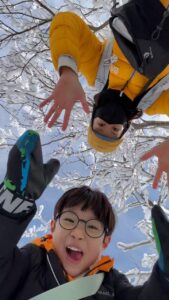 Lee Si-young Instagram - 🤍 정윤이와 100대명산 시작! 두번째산 전북 무주 덕유산⛰️ 앞으로 정윤이와의 100대명산은 어찌됐든 둘이서 등산하고 촬영하고 지지고 볶고 해보려구요😍😇 앞으로 엄마랑 잘해보자!!!!!!!!! 화이팅🔥🔥🔥🔥🔥 정윤이의 엔딩맛집 한번 감상해보세용ㅎㅎ😍😍😍 #정윤시영100대명산 덕유산 향적봉