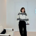 Lee Si-young Instagram - 🤳🏻🤍🖤