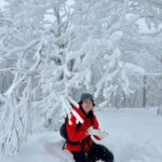 Lee Si-young Instagram - 선자령❄️🤍 이게 어제였다는게 믿어지지 않는 오늘😇 사진 보면서 다시 선자령으로🥹🥹🥹🥹🥹 여긴 이번주까지는 겨울왕국일듯해요 ㅎㅎ 그리고 경사도 거의 없고 그냥 산책로 수준이라(선자령까지는 5km 왕복은 10km정도)어렵지도 않지만 코스가 좀 길긴 한데요. 눈구경하다가 중간에 내려와도 되니 차만있다면 아무 부담없이 갈수있어요!!!! 주차장 내려서부터 이미 겨울왕국임 ㅎㅎ 내비에 대관령마을휴게소 치고 가면 되구요. 주차하고 휴게소에서 썰매 꼭 대여해서 올라가세요♥️♥️♥️ 아이 데리고 가세용😍😍😍 처음부터 너무 예쁜곳이라 조금만 걸어다니면서 놀다가 와도 됩니다🙏🏻 대관령 선자령