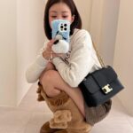 Lee Si-young Instagram - @celine 포실포실 부츠도 짱귀🥹😝🧸🤎✨ #CELINEVICTOIRE #CELINEBYHEDISLIMANE