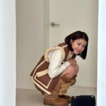 Lee Si-young Instagram - @celine 셀린느 빅투아르백✨🖤👜 #CELINEVICTOIRE #CELINEBYHEDISLIMANE